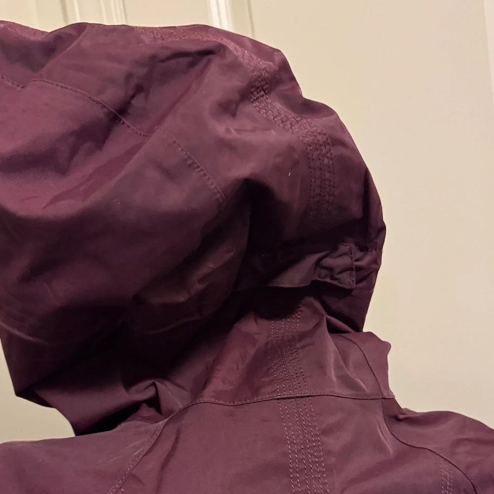 lululemon athletica Women's  Jacket in Deep Plum Purple - Picture 7 of 12